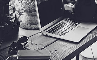 aoa体育新闻-佛罗伦萨球员遭遇伤病困扰，主帅调整阵容备战，佛罗伦萨球队名宿