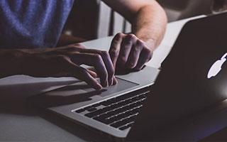 aoa体育-德甲球队沃尔夫斯堡不敌不莱梅，积分榜下滑势头明显，德国沃尔夫斯堡足球俱乐部