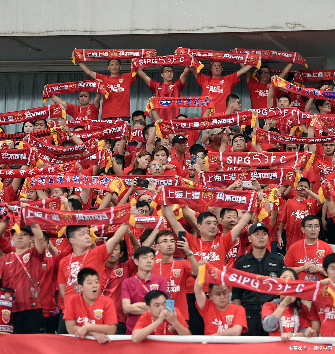 aoa体育视频-关于法兰克福球迷集结球场，助威现场加油的信息