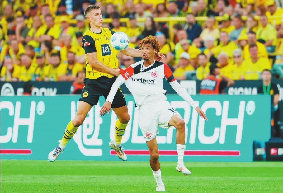 aoa体育-包含法兰克福主场胜汉堡，德甲保级压力瞬间减轻的词条