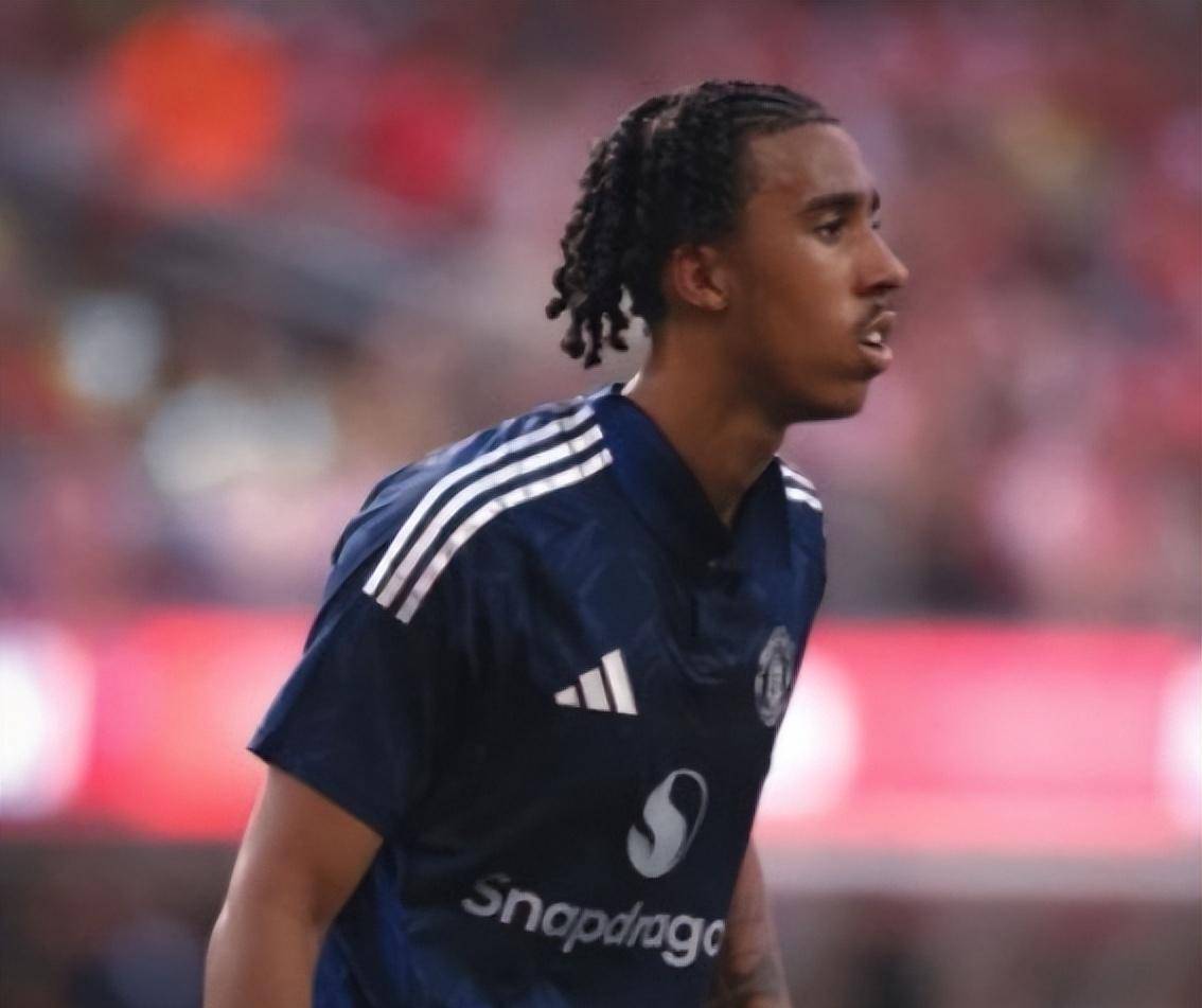 aoa体育教练-曼联小将表现抢眼，劲旅添新力量的简单介绍