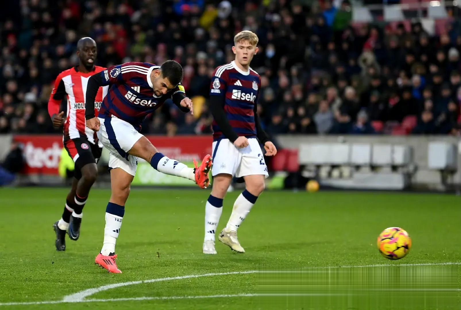 aoa体育娱乐-关于曼联主力缺阵，球队连遭失利难以扭转颓势的信息