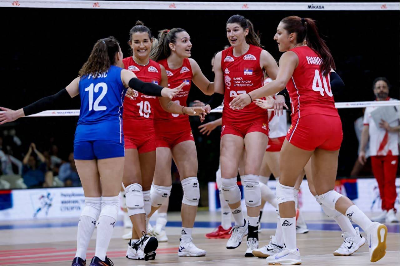 aoa体育馆-意大利女排横扫对手，进军四强