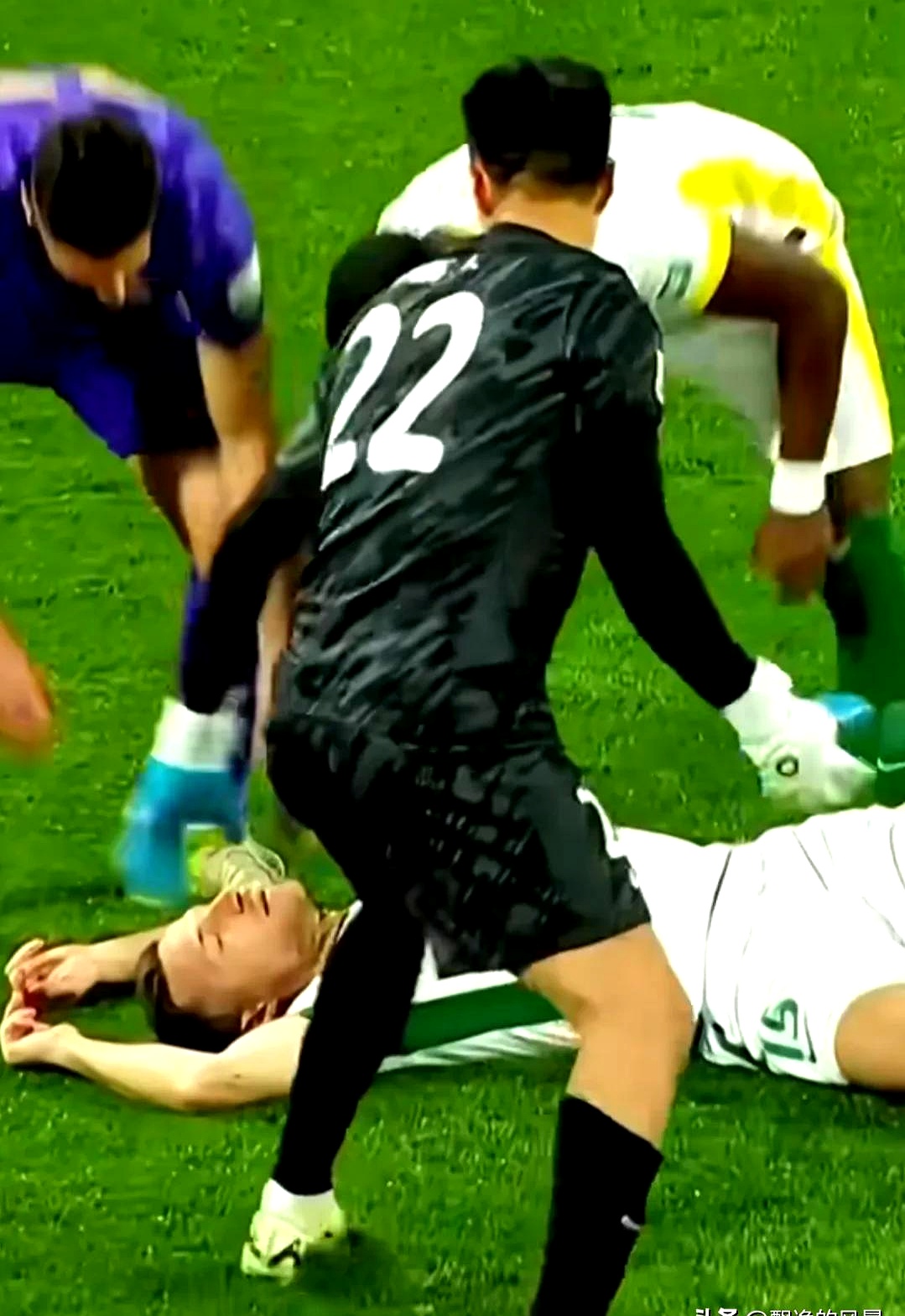 aoa体育娱乐-包含科隆在主场遭受惨败，保级压力增大的词条