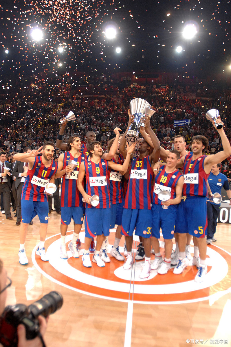 篮球巨星交流赛落幕,球迷为精彩表现喝彩的简单介绍 篮球巨星交流赛落幕,球迷为精彩表现喝彩的简单介绍