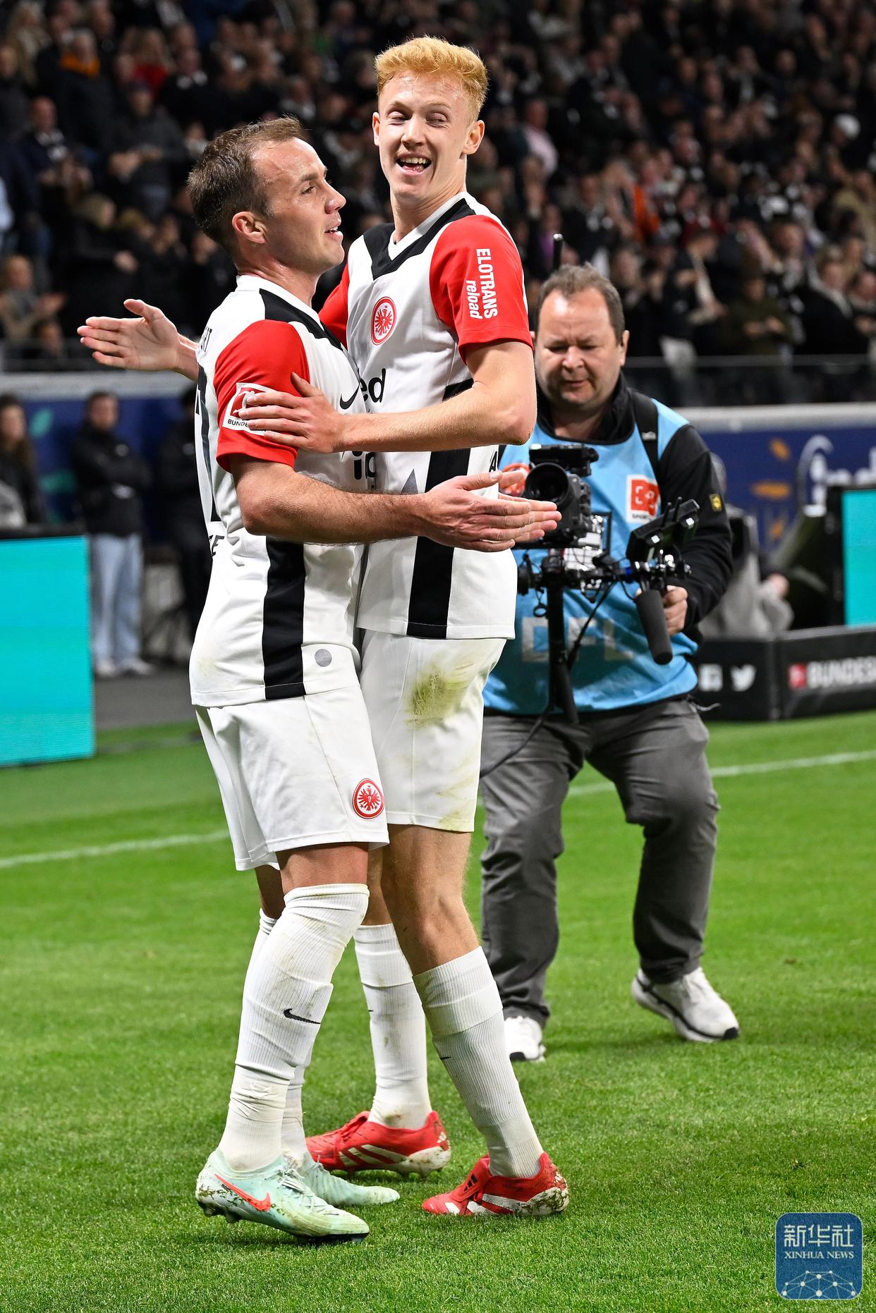 斯图加特球员输出火力,连胜对手 斯图加特球员输出火力,连胜对手