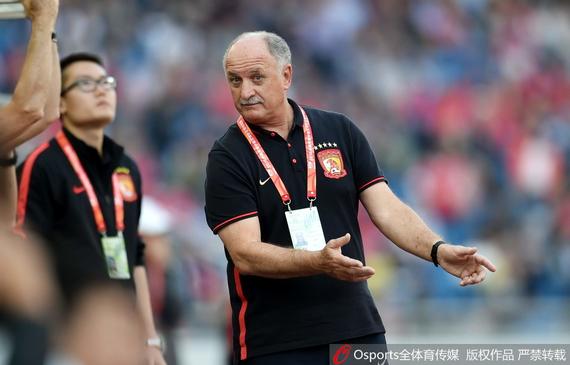 拜仁慕尼黑遭遇雨中挑战,不败金身告破 拜仁慕尼黑遭遇雨中挑战,不败金身告破