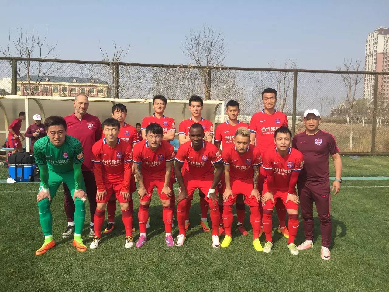 重庆力帆坚持拼搏,球队锋线进攻连连取得进球 重庆力帆坚持拼搏,球队锋线进攻连连取得进球