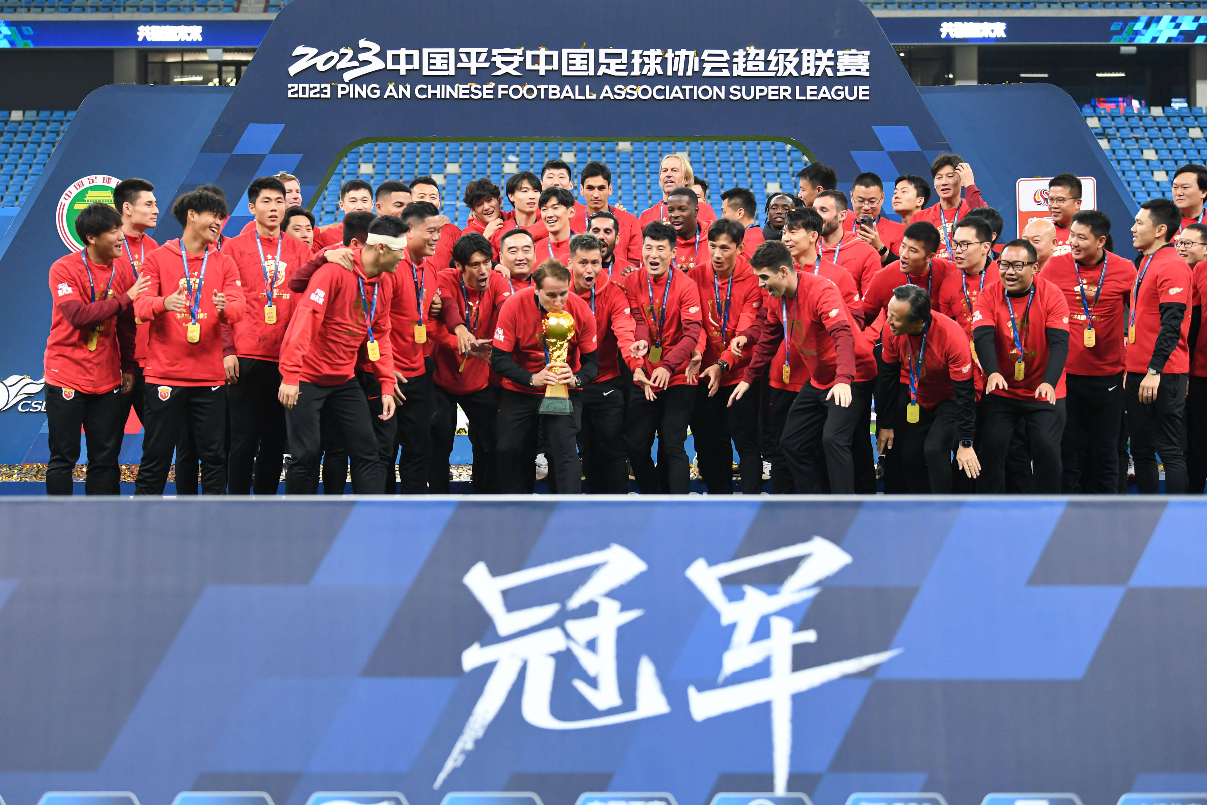 上海上港备战亚冠对决,雄心勃发的简单介绍 上海上港备战亚冠对决,雄心勃发的简单介绍