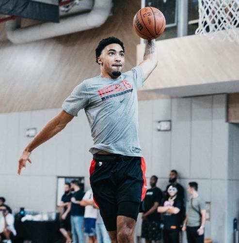 金队外线高效投篮,全场发挥稳定 金队外线高效投篮,全场发挥稳定