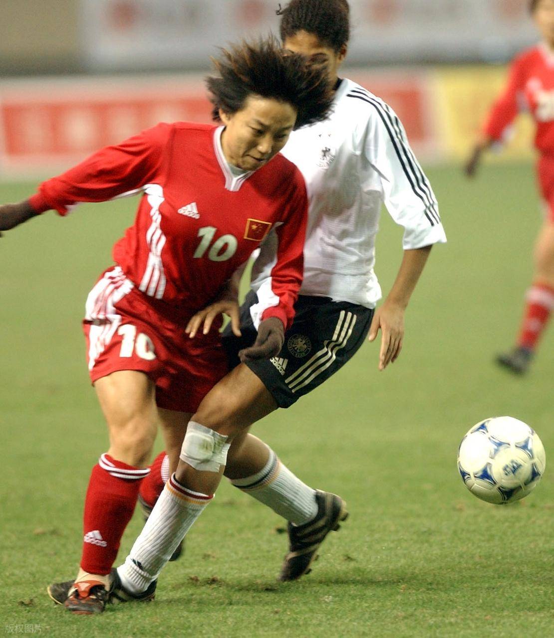 中国女足队员在比赛中展现出优秀比赛心态 中国女足队员在比赛中展现出优秀比赛心态