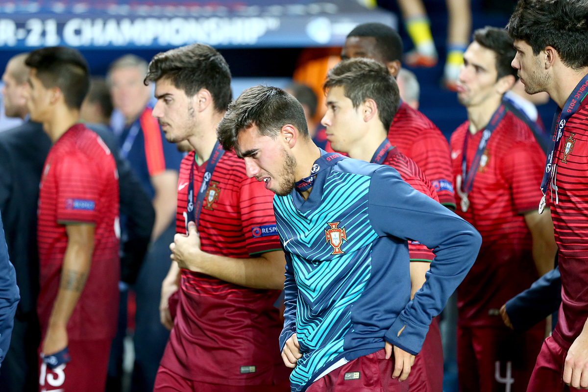 aoa体育-精彩绝伦！球星带领球队取得重要胜利