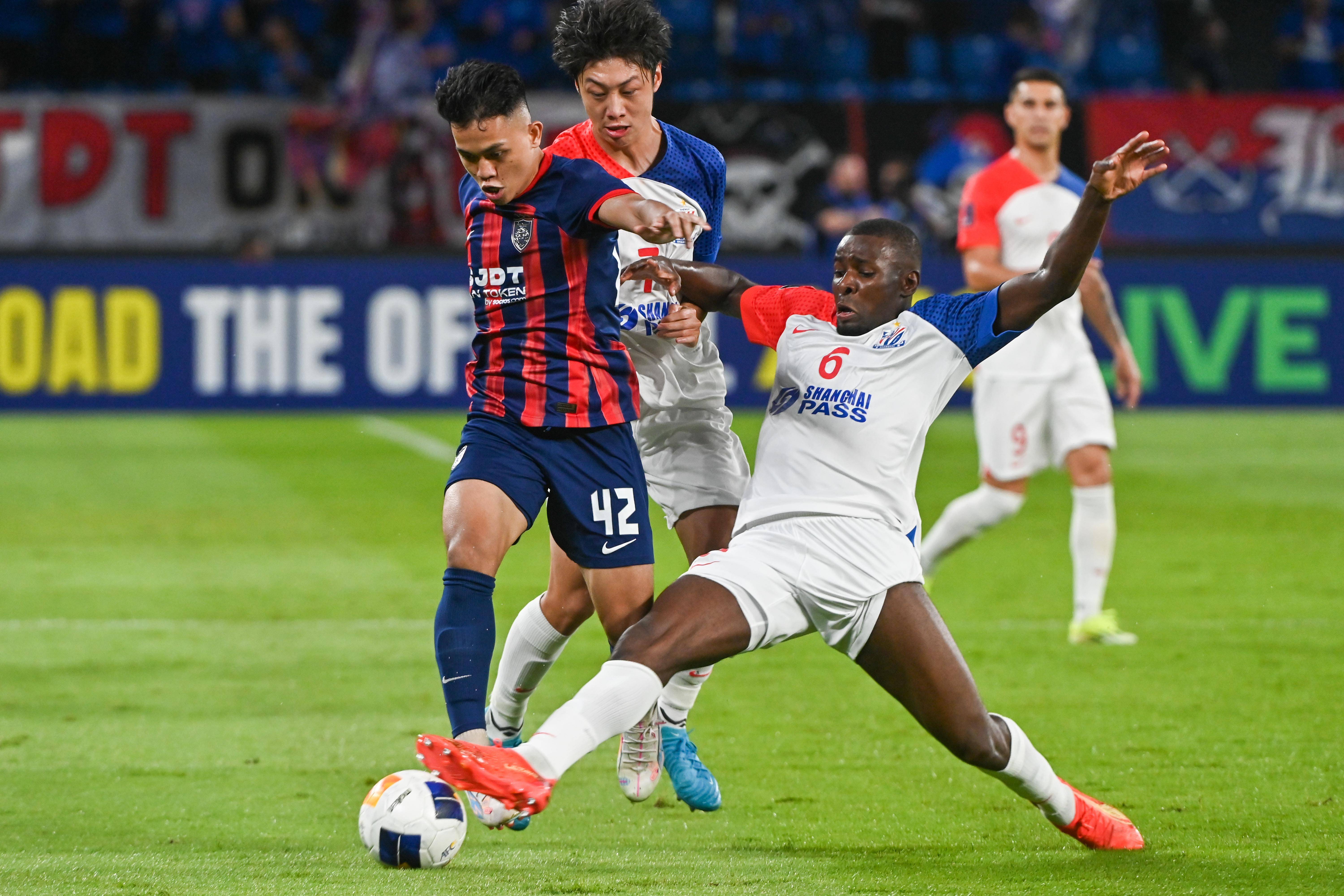 包含中超联赛高潮迭起，球队实力较量精彩绝伦的词条