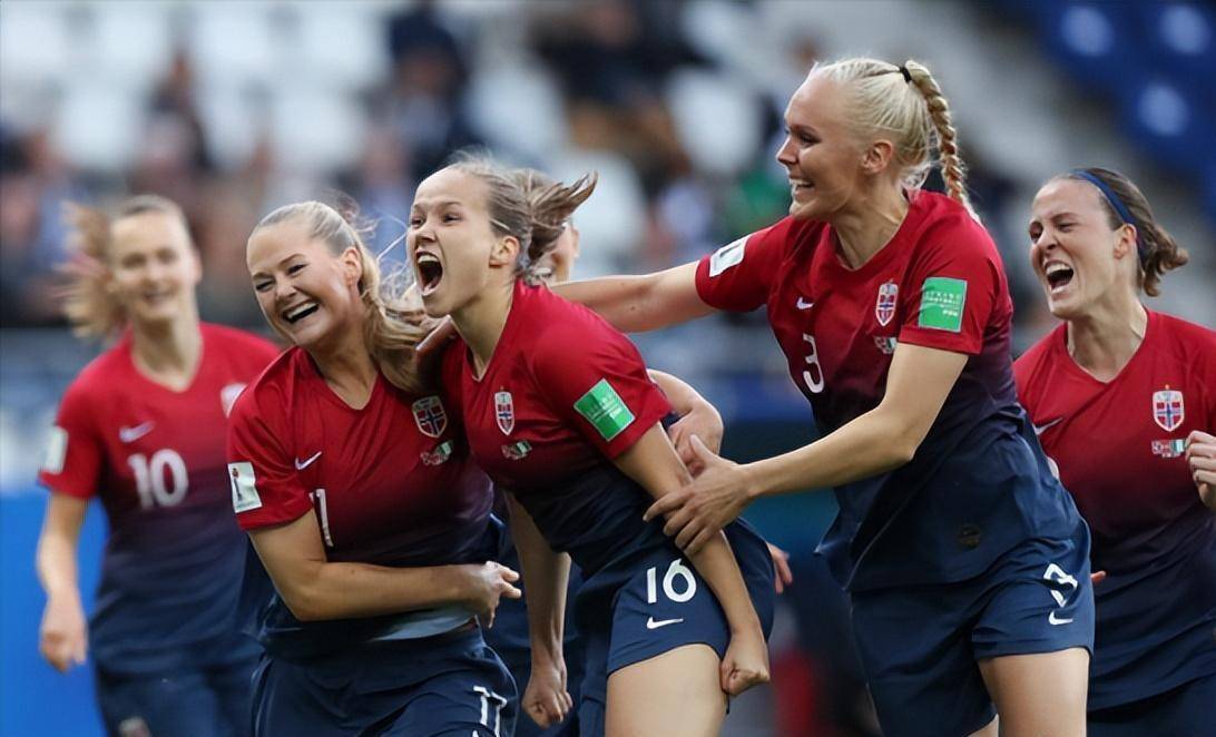 aoa体育活动-世界女足锦标赛即将开战，各队备战加紧